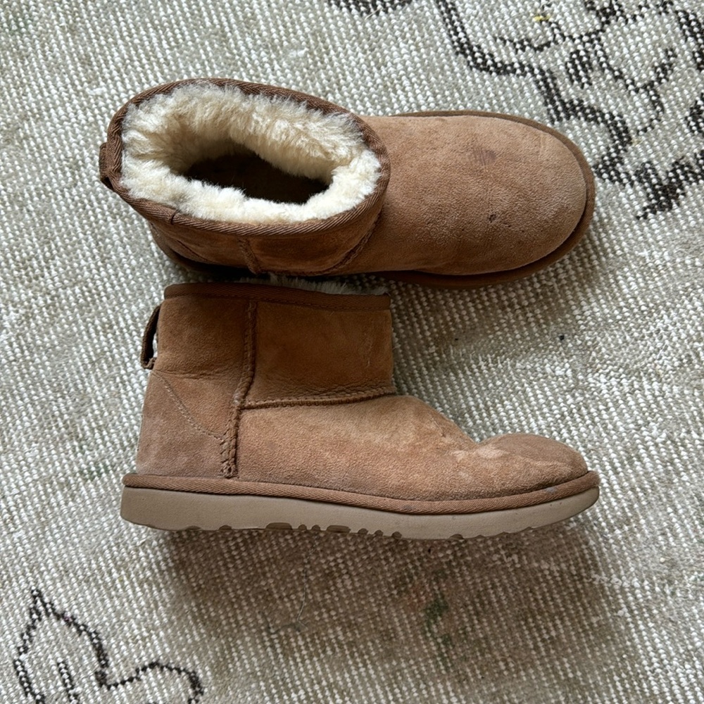 Ugg Classic Mini in Chestnut Kids Size 4